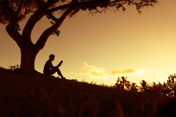 《古董局中局》讲述的故事你知道吗？