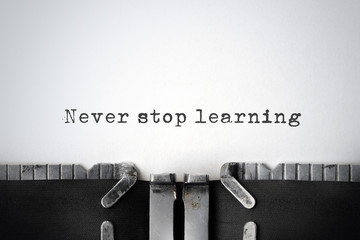 近经常睡着的时候突然醒来 身体不能动 连说话都说不出来 但是心里非常清楚 绝对醒了 然后紧接着有很大的WO