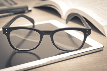 跪求数学家小时候的故事（350~450字）